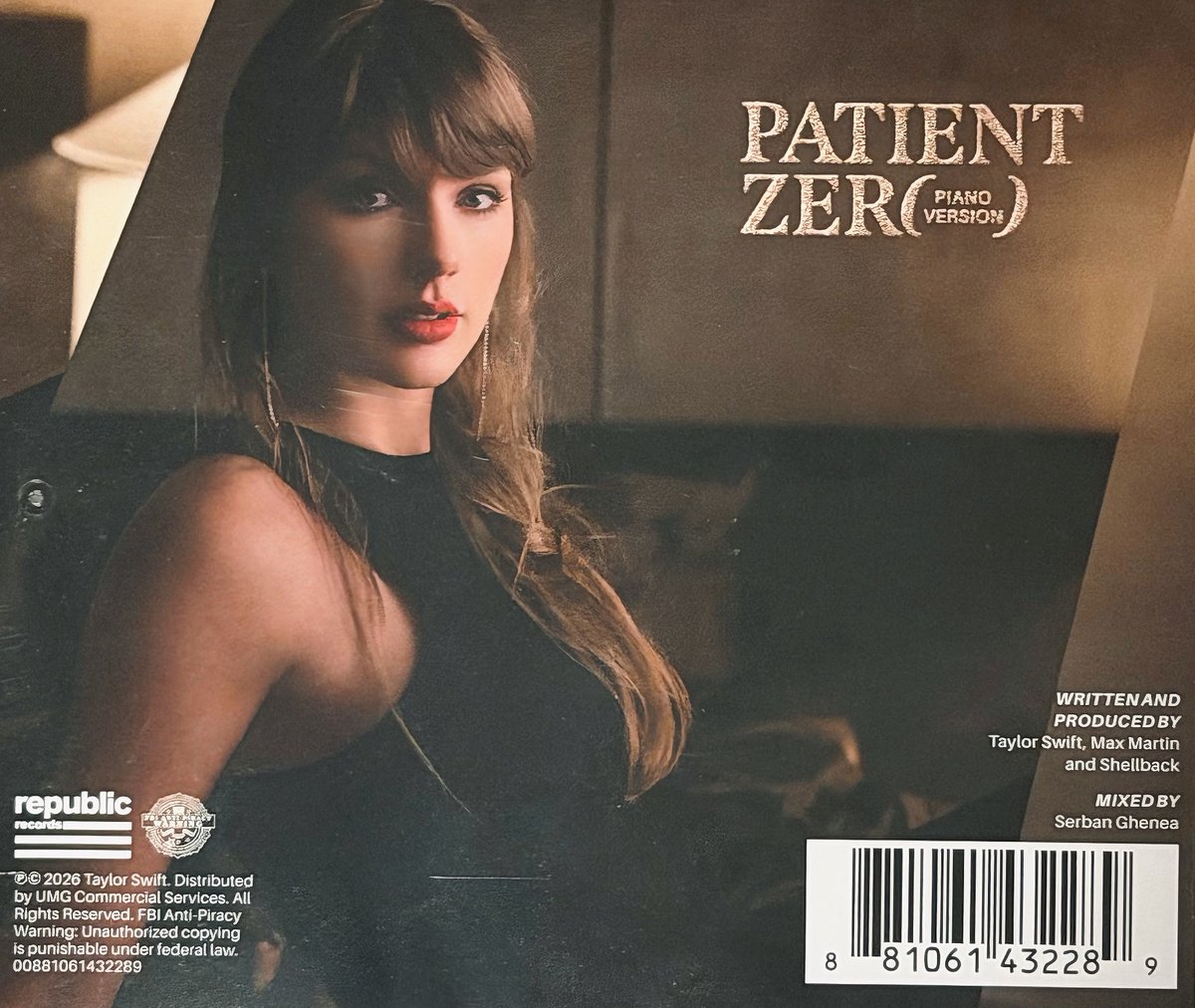 tswiftdailybr's tweet photo. 🚨 QUE ARRASO! Confira os contracapas das versões: "Acoustic Version" &amp; "Piano Version" do CD single de 'Patient Zero'. https://t.co/ZuyXPWC6z1