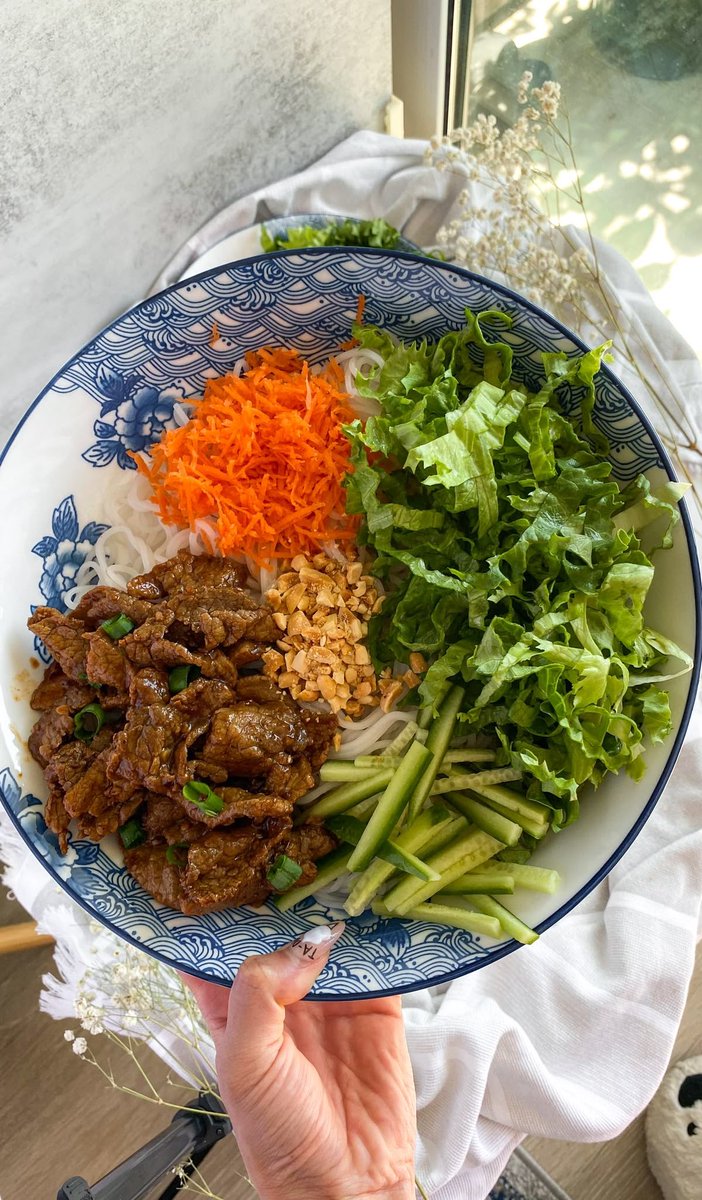 _missbanter's tweet photo. something lite for lunch https://t.co/b6kLpVI3x5