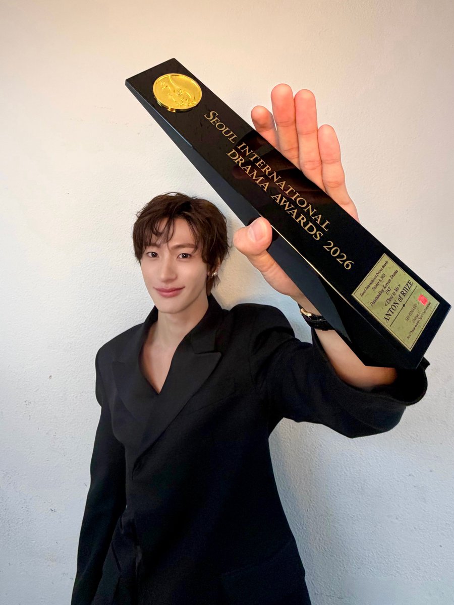 RIIZE_official's tweet photo. #서울드라마어워즈 ✌️🏆

#RIIZE #라이즈 
#ANTON #앤톤
#RISEandREALIZE
#SDA2026 https://t.co/W3AwbbtzTd