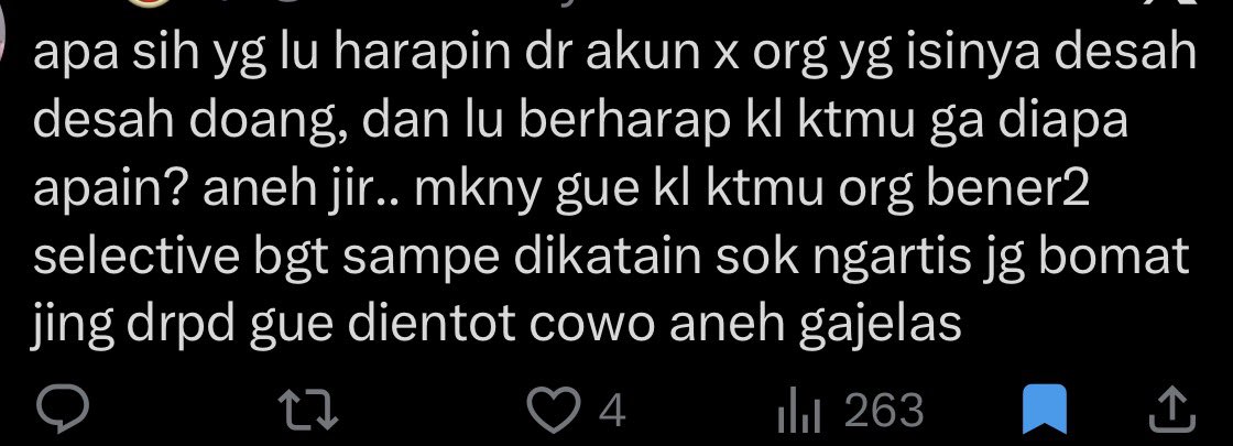 ohshilla's tweet photo. okay this is no offense but. WHY IT ALWAYS: “kok ceweknya mau?” but they never ask: “HOW cowok manipulate and forced cewek to say yes?” cmon girls tujuan aku bikin thread even aku sendiri ke trigger nulisnya, ini biar kita fokus ke korban dan nerapin cancel culture. fokus kesitu. ini tuh perempuan2 yg mental dan mungkin masa depannya hancur karena masalah ini loh? i know maybe tujuan komen itu buat ngasih pelajaran. but ironically, knp hrus perempuan yang komen victim blaming model begini. where is your sisterhood? memalukan, liat perempuan sendiri malah melanggengkan internalized misogyny, nge judge korban cuma biar keliatan edgy.
wake up, guys. pkonya aku akan tetap stand sama korban, no matter what. mereka ini KORBAN, harus aku eja gimana ya biar otak ny nyampe? OH thanks God kalau kalian nggak pernah jadi korban manipulasi, but that doesn't mean you can talk to or judge victims like that :). sama aja menormalisasikan tindakan predator dengan menyerang korban tuh puncak kebodohan. makanya laki2 model gini pede jd bajingan. krn ujung2ny tetep CEWE yg kena pojok. im sorry to say that. but if you lack basic empathy and choose to protect abusers with your pick me mindset, at least realize how embarrassing and pathetic you look trying to invalidate women's trauma just for clout.