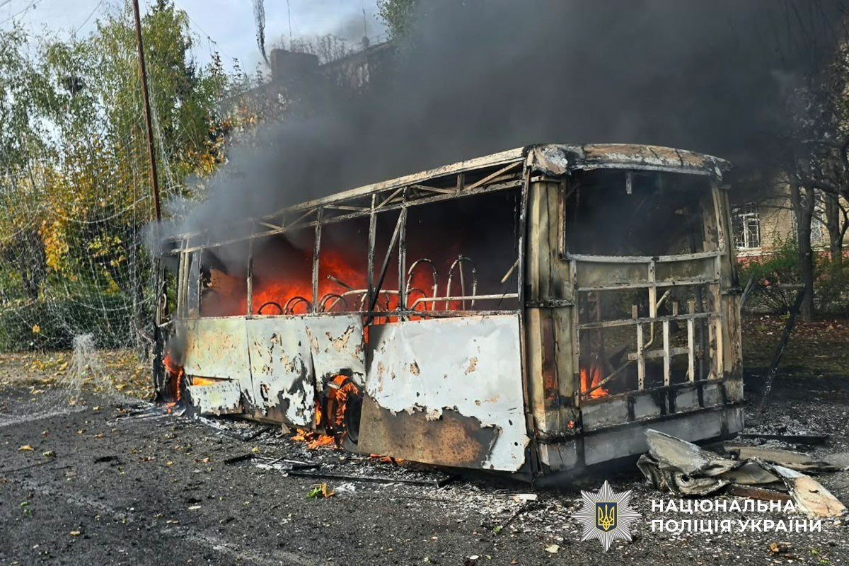 ThomasVLinge's tweet photo. Ukraine 🇺🇦: Horrifying day in Kramatorsk (Donetsk region) as Russian glide bombs hit two passenger busses, killing around 33 people and injuring 18 more. https://t.co/gQj1dVSg1f
