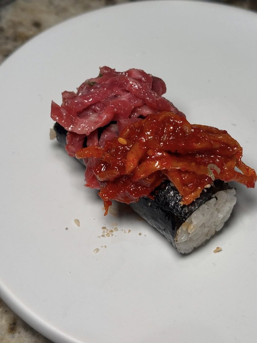 AntnJuno's tweet photo. 살아내느라 힘 잔뜩 낸 하루. 맛있는 거 먹었는데 입이 쓰다 😛 https://t.co/6ufWENx2E0