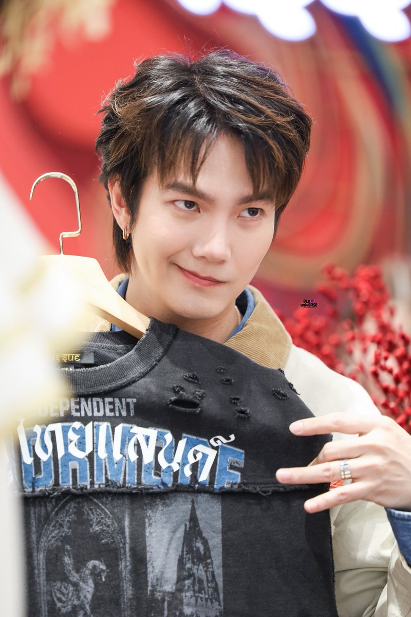Yuna1975298's tweet photo. This smirk 🫠🫠🫠🫠

BUILD BIFW26 SIAM PARAGON

#SiamParagonBIFW2026xBuild https://t.co/nXu8WjFBEi