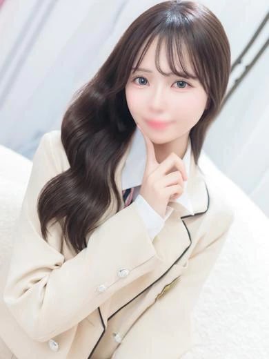 Edolgotanda1101's tweet photo. 【🎥明日、初の長尺動画を公開します！！】

今回は初めて女の子へのインタビュー動画を撮影してみました！✨

普段の写真や投稿だけでは伝わらない部分だったり、入店して思ったこと、この業界に初めて来てびっくりした事だったり色々インタビューしてみました！

撮影してみて思ったけど、やっぱりうちの子たちって可愛いだけじゃなくて面白いんですよねwww

明日にインタビューするのはみづきちゃんです！

明日公開するので、ぜひ楽しみにしていてください！👀💕