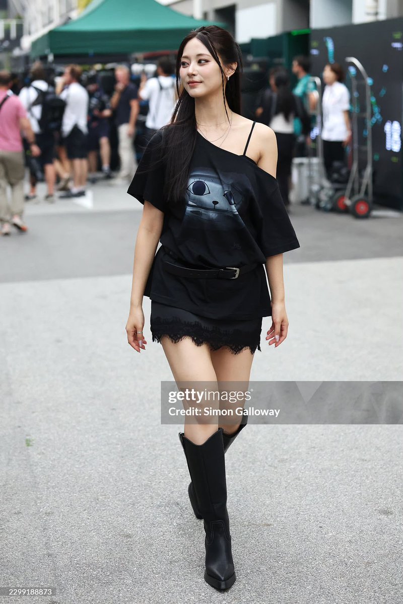 TheePopCore's tweet photo. Tzuyu is an absolute vision of beauty and hotness at the Singapore Grand Prix. https://t.co/rdnO8BPzJJ