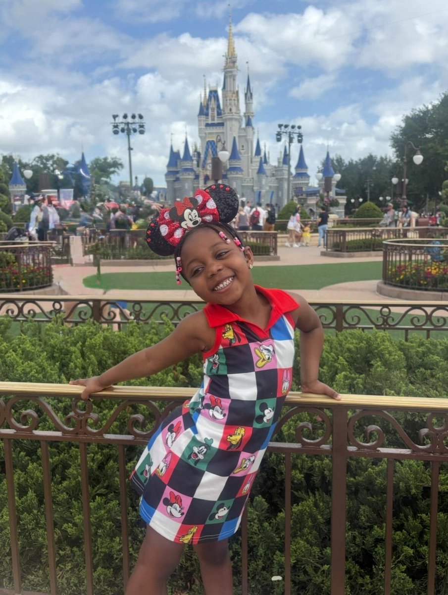 SunFound's tweet photo. 💛 Melody, who lives with Eosinophilic Esophagitis, enjoyed a magical dream trip to @WaltDisneyWorld thanks to the Loughran Foundation and the James W. Hegedus Memorial 5K Race Fund. Meeting her favorite characters made her feel like a true princess! ☀️ https://t.co/HpdiRKlRGp