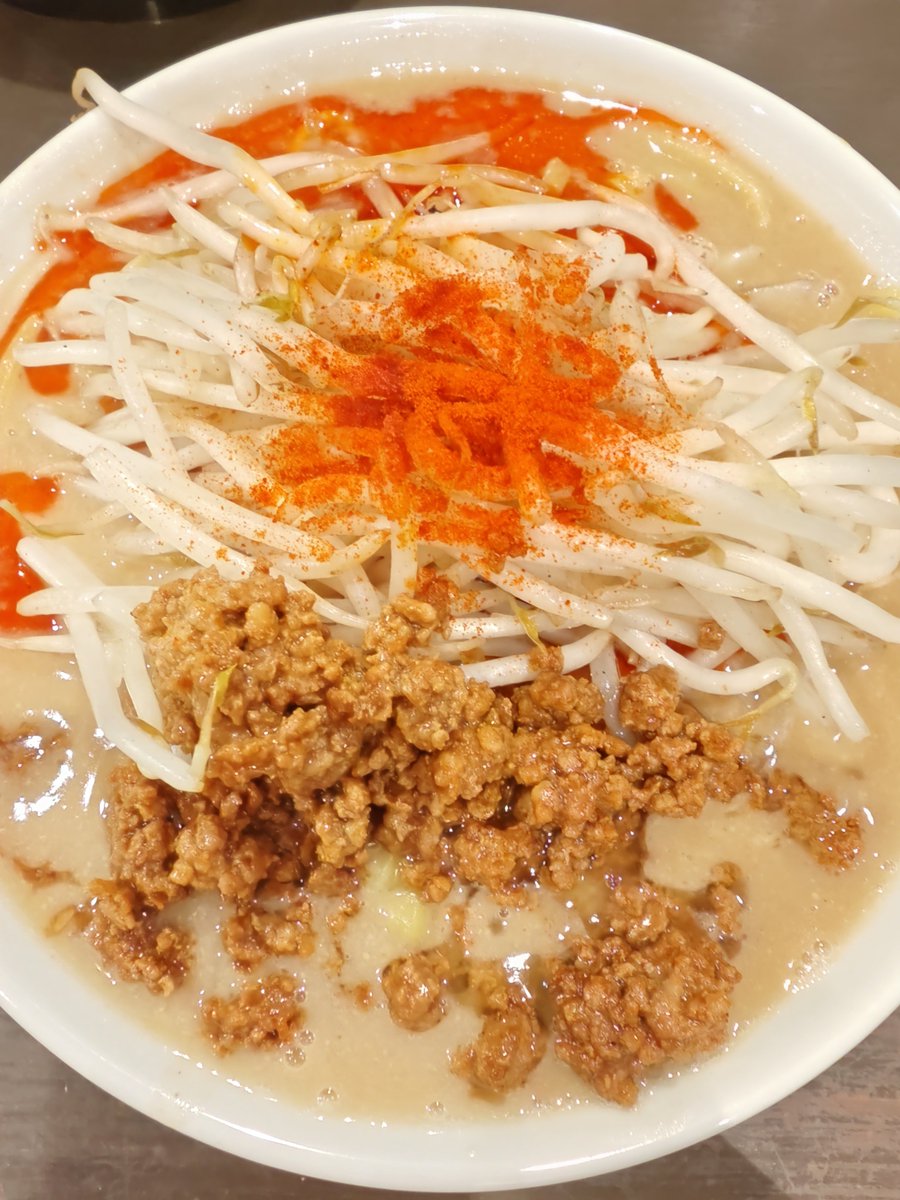 09_comomo613pom's tweet photo. 席の周り５人が担々麺食べてた🤭🎵
#花木流味噌日吉店 さんへ

☆味噌担々麺

辛旨の挽肉エリア、香ばしシャキッともやしエリア、
真っ赤なラー油エリアのトリコロール😆💕
黄色いもちプリ太麺をゾゾッと吸引して、
重厚な味噌担々スープを満喫〜🤤💨
炒飯はしっとりふっくら系🥰

ごちそうさまでした https://t.co/bR08UgiPl6