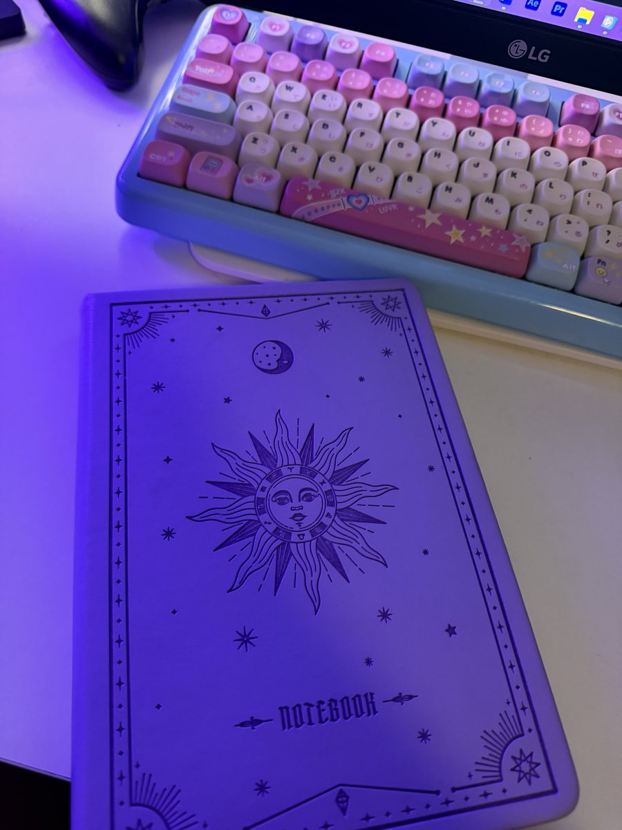 Seasprin's tweet photo. DO NONE OF YOU OWN A FUCKING JOURNAL?!?!?! https://t.co/mg4hGMs5HL
