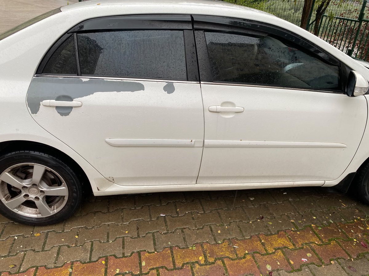 gokhandag68's tweet photo. @Toyota_Turkiye 2011 Toyota Corolla aracımda boya atması var. Yetkili servis 16.04.2024’te“Araç komple boyanması gerekiyor” diye kayıt tuttu. Tavan boyandı, diğer bölgeler bırakıldı. Sorun sürüyor.Bugün benim aracımda başka Toyota’larda olabilir. Yeni sahipler de mağdur olabilir. @Toyota_Turkiye https://t.co/QKChPrMw1N