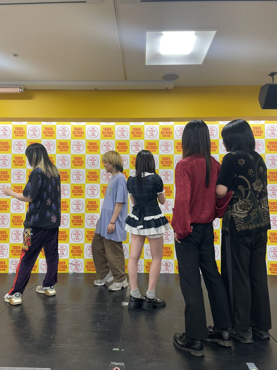 omaeni_fabulous's tweet photo. シスハイにダーリッチやってもらったのに、メンバー誰も元ネタ分かってなくてしんだ https://t.co/k6uP50RVk9