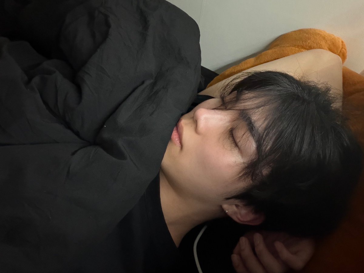jebidoublelove's tweet photo. 261008 🧸💬 21:01 KST

📸 https://t.co/Oq1qPl4AjZ