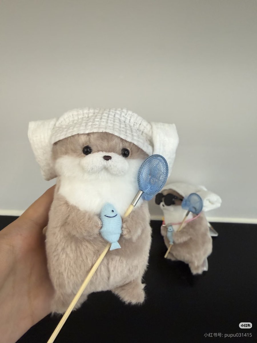 eugazelle's tweet photo. HAH GEMES BANGET OTTER PEGANG IKAN😭 https://t.co/dSM4sRfbIr
