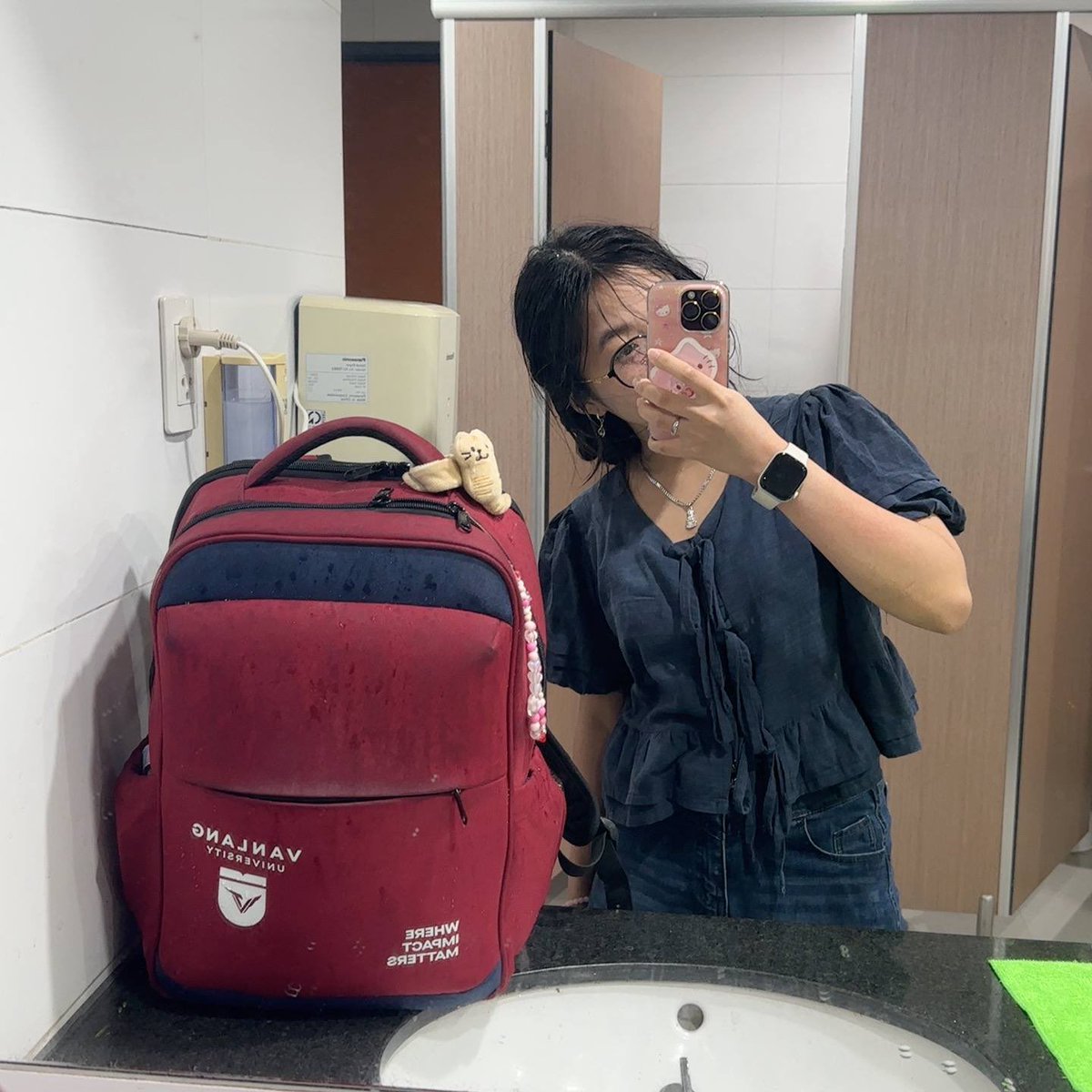 tuilathanhmi's tweet photo. Dầm mưa tiếp, dcu thời tiết sg như cái đách lz, ê ông trời? Chan nhau không? https://t.co/5thNCLGDYT