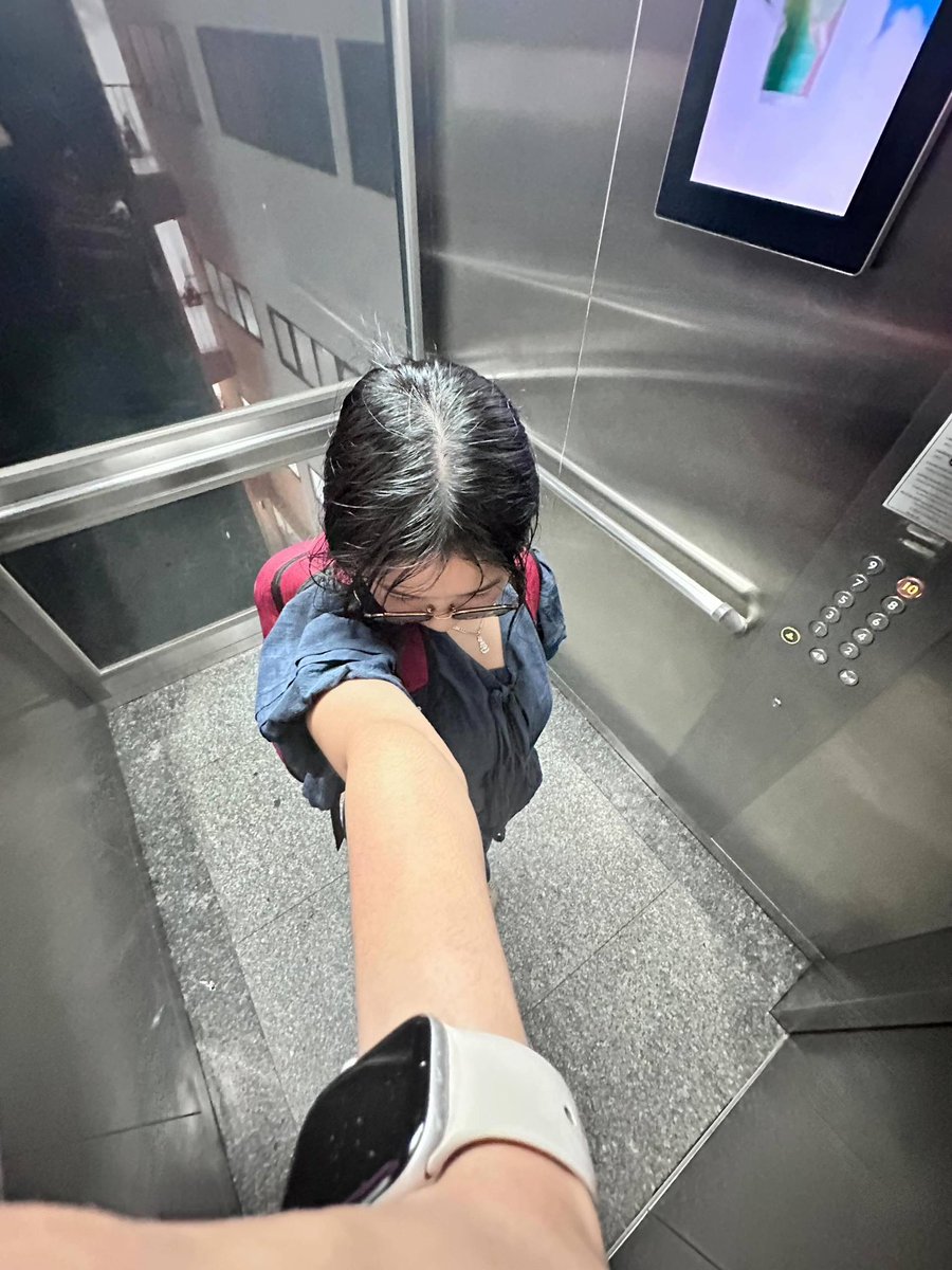 tuilathanhmi's tweet photo. Dầm mưa tiếp, dcu thời tiết sg như cái đách lz, ê ông trời? Chan nhau không? https://t.co/5thNCLGDYT