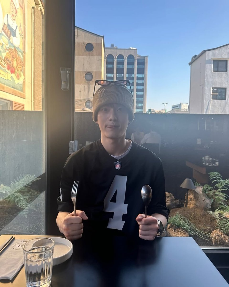 Sehyiuk's tweet photo. Went outside today and had a really good meal. Honestly, that’s a good day to me. https://t.co/mjsvnDDHih