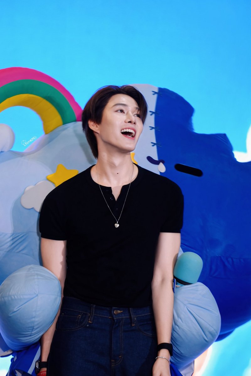 _Ltime29's tweet photo. พ่อพ่อและลูกคนเล็กของเขา 😭

SKYNANI F4MILY FANIVAL

#GMMTVFANIVAL2026HappyFamilyxSN
-  #hirunkit_  𐔌⚞^.  ̫ .^⚟ 𐦯  
-  #SMYLE https://t.co/3H8W0i82E6