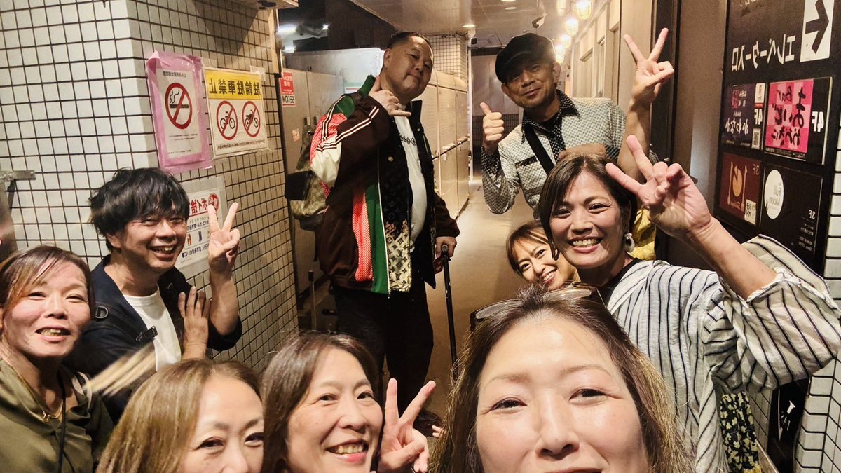 Yumiko1021's tweet photo. 私をプロデビューさせていただいたスマックガールの同窓会的なものに参加させてもらいました✨

篠さんにも会えたし、当時のとても強い選手の方達と✨

辻結花さんが東京に来ると言うことで
幹事の茂木康子さん
渡邊久江ちゃん
当日の選手の人達を集めてくれました。
ありがとう！
皆さんに仲良くしてもらい感謝!!

「ジョシカク」
復活するといいなぁー!!