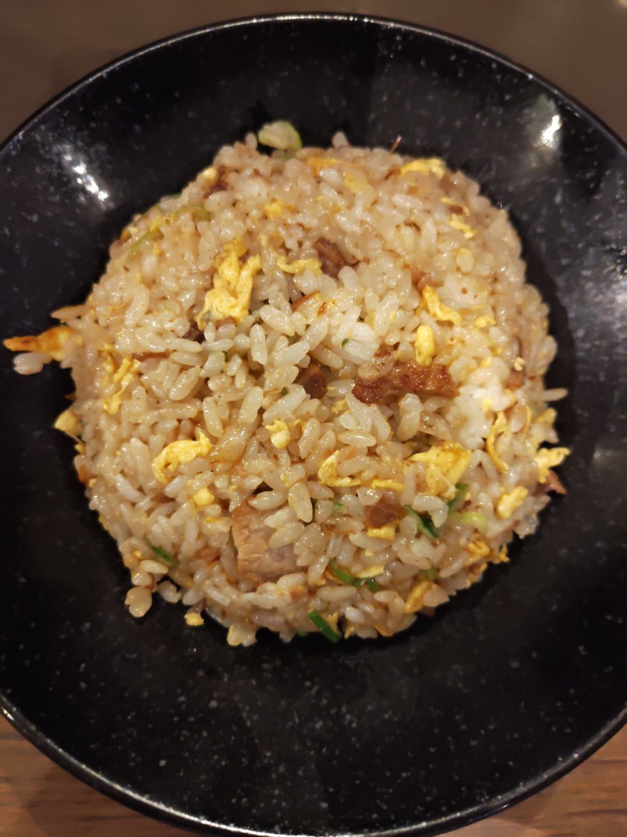 09_comomo613pom's tweet photo. 席の周り５人が担々麺食べてた🤭🎵
#花木流味噌日吉店 さんへ

☆味噌担々麺

辛旨の挽肉エリア、香ばしシャキッともやしエリア、
真っ赤なラー油エリアのトリコロール😆💕
黄色いもちプリ太麺をゾゾッと吸引して、
重厚な味噌担々スープを満喫〜🤤💨
炒飯はしっとりふっくら系🥰

ごちそうさまでした https://t.co/bR08UgiPl6
