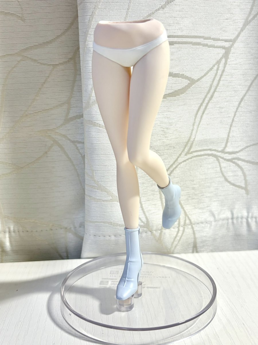 Hibino_610's tweet photo. みんな美鈴フィギュアを取るとあほ破廉恥下半身を拝むことができるぞ https://t.co/cFBougg8Z5