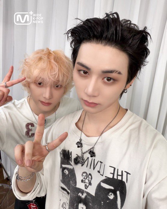 san08sung's tweet photo. 오른쪽 쪼그만 분 진자 귀엽네 https://t.co/3VRIFGDAk7