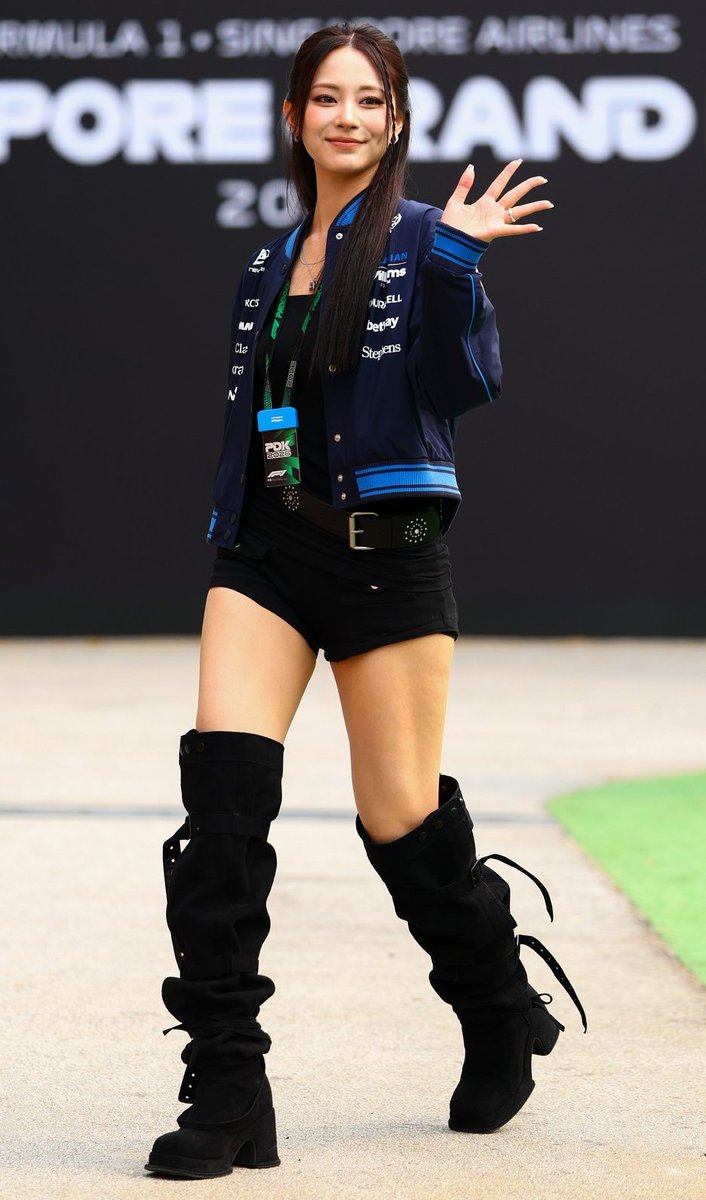 godmitzu's tweet photo. TZUYU said she wore 15 cm boots today and also we'll get to see her at the Singapore Grand Prix again tomorrow! https://t.co/eB2wSpXyLK