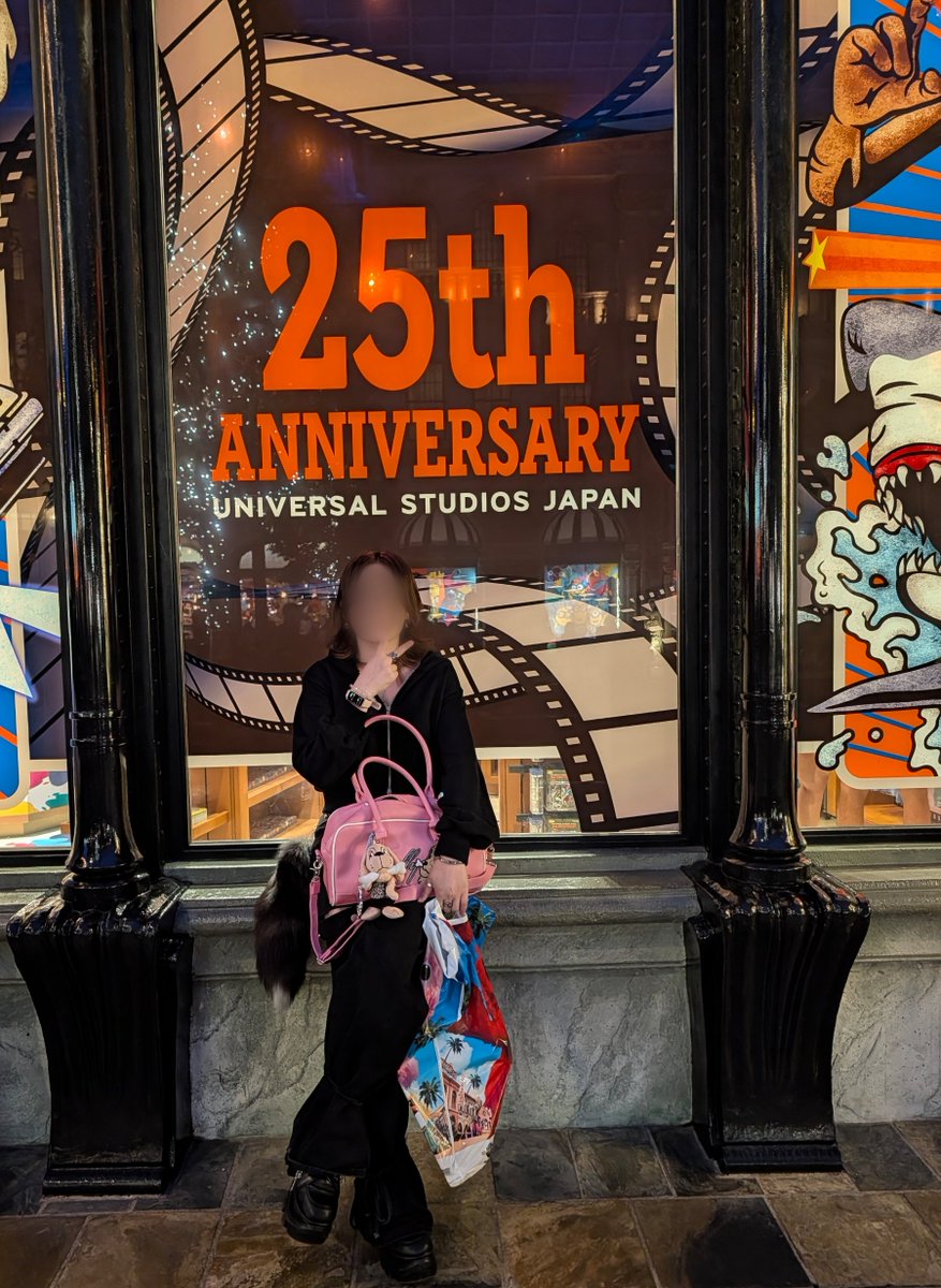 JTxWHxSF's tweet photo. 今日の��ーデの一番気に入ってる所は
しっぽとガルフィーのカバン✌️

 #USJファン https://t.co/VieaRjINY6