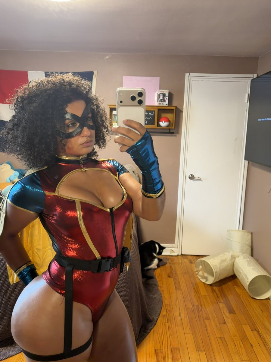 saucynatt's tweet photo. 31 Nights of Sexy 🐦‍⬛ Night 8: Robin https://t.co/EsHYBJ3Hu5