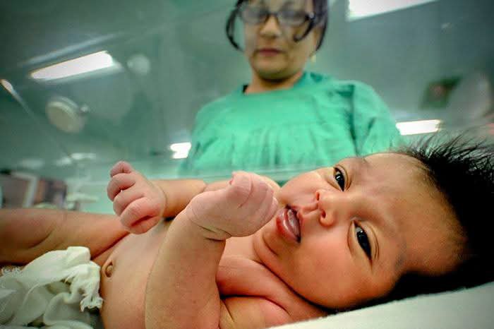 Colombo_Ucmholg's tweet photo. 👶 La maternidad del Hospital Universitario Docente Vladimir Ilich Lenin, una de las de mayor número de nacimientos anuales del país, sufre también el impacto del bloqueo económico, comercial y financiero de Estados Unidos contra Cuba.
#Ucmho. #CubaNoSeRinde https://t.co/p3sjdMy1rY