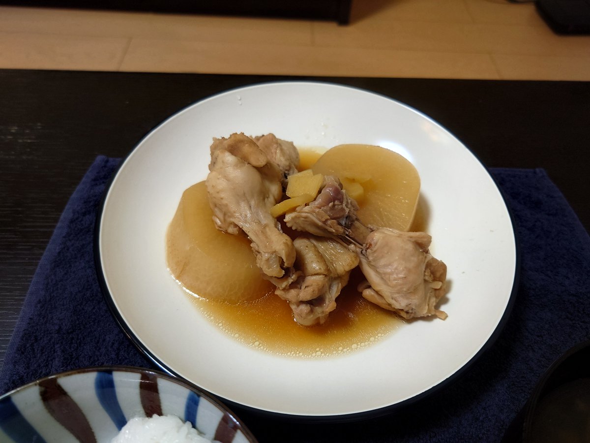 griffon_x2's tweet photo. #手羽元と大根のさっぱり煮
手羽元が特売で安かったので手鍋で作れる煮物という事で大根と一緒に煮込んでいただきました😊 https://t.co/g98CMEVP4F