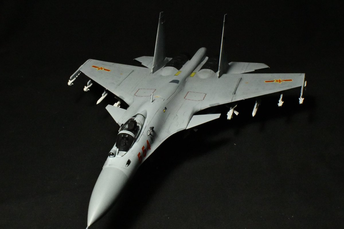 yoriko0620's tweet photo. 殲-15（J-15）1/72スケール【ハセガワ】
完成㊗️
薄いグレーの機体に良くリベットが映える機体でした。
ハセガワのSu33のキットの完成度が高く素組みで
特にディティールアップなど無し
量産型とマーキングが違うので量産型を見つけたら
また作りたいし
J-15Tも出たら作って並べたいなぁ

#72lab https://t.co/kYBLJeWhCs