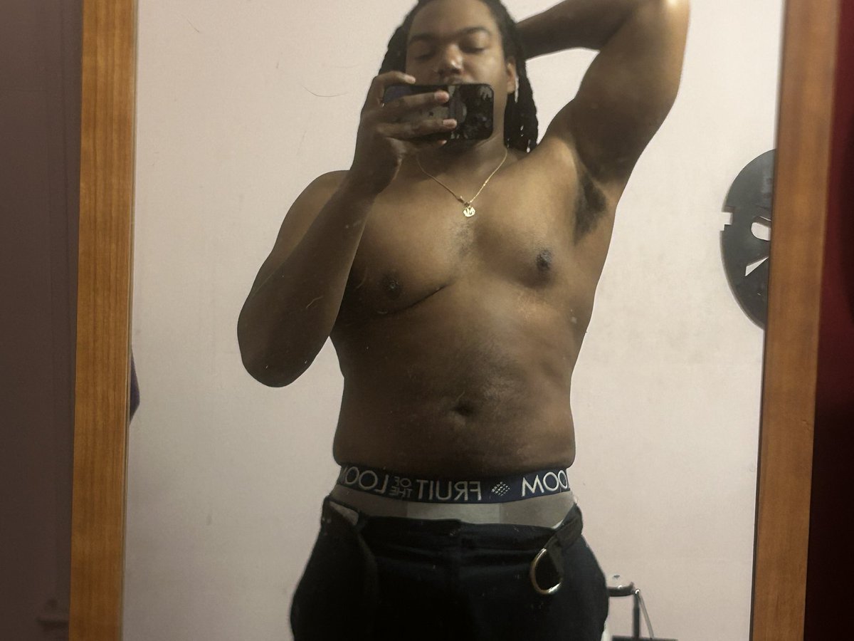 smokeybalooo's tweet photo. Getting ready for work decided to say haiii ✨ https://t.co/hWMNTH7T9A
