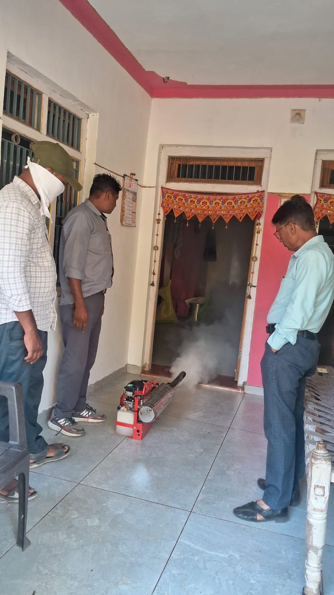 IecArvalli's tweet photo. ડેન્ગ્યુ સામે સઘન કામગીરી – ભિલોડા
ભિલોડા તાલુકાના જોધપુર ગામે તાલુકા હેલ્થ સુપરવાઈઝરશ્રી દ્વારા ફોગિંગ કામગીરીનું સુપરવિઝન કરવામાં આવ્યું. તથા જરૂરી આરોગ્ય માર્ગદર્શન આપવામાં આવ્યું.
#DenguePrevention #VectorControl #Bhiloda https://t.co/t5iLo1uvIY
