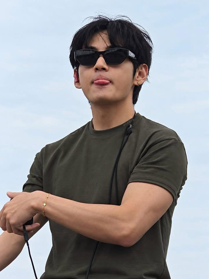 BTS___KTHV_95's tweet photo. He's so unreal https://t.co/aAV9ssI4oC