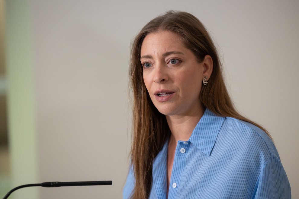 diariodeleon's tweet photo. PERFIL | Ester Muñoz de la Iglesia: la leonesa que se ha convertido en la voz afilada de Feijóo y del PP. Tras las generales de 2015 llegó al Senado por León (2016-2019). Allí se hizo notar por un estilo combativo

👉🏻 https://t.co/XT3az4n9W1 https://t.co/TtNl6pM32o