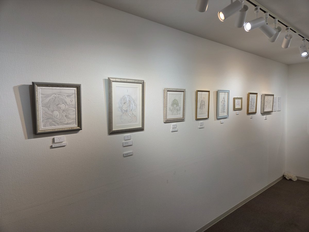 ctisa_'s tweet photo. umiさんの個展『CORE』後期に伺ってました！
好きな作品をたっぷり拝見できてよかった…着色作品だけじゃなくて線画とかラフもたくさん拝見できてはぴ
前期は伺えなかったけど大好き作品とのご縁をいただけたので家でも楽しんじゃうぞ〜✌
#umi個展_CORE https://t.co/hTATJlGJJr