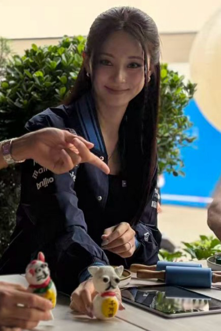 godmitzu's tweet photo. Tzuyu came to defend the Turbo Granny she made, it originally didn't look like that so wait for the behind the scenes story 😭 https://t.co/9gbutwcfu0