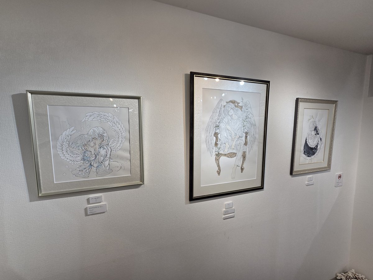 ctisa_'s tweet photo. umiさんの個展『CORE』後期に伺ってました！
好きな作品をたっぷり拝見できてよかった…着色作品だけじゃなくて線画とかラフもたくさん拝見できてはぴ
前期は伺えなかったけど大好き作品とのご縁をいただけたので家でも楽しんじゃうぞ〜✌
#umi個展_CORE https://t.co/hTATJlGJJr