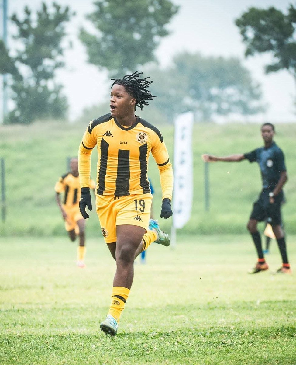AfricaFactsZone's tweet photo. South African Coach, Pitso Mosimane's son, Reatlegile Mosimane has been called up to the country's U-15 National Team ahead of the first ever FIFA U-15 World Cup.

He plays for Kaizer Chiefs Academy. He scored 38 goals in 27 games last season. https://t.co/L8gQ22YJBM