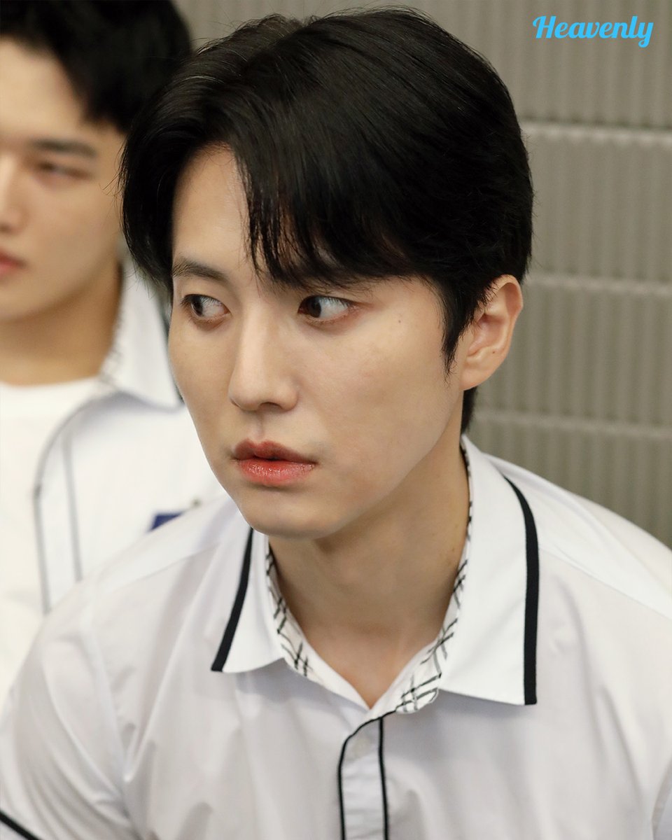 heavenly_pick's tweet photo. #소년즈 기억나…? 우리 같은 반이었잖아 
추억조작 물씬 들어가는 교복사진 📸

<소년, 주의> 지금 헤븐리에서 단독 공개중
🔗 https://t.co/Xy3IWKHOKC

#소년주의 #BoyWithCaution #하정훈 #류세일 #이정찬 #정시완 https://t.co/GyGFGrNwFQ