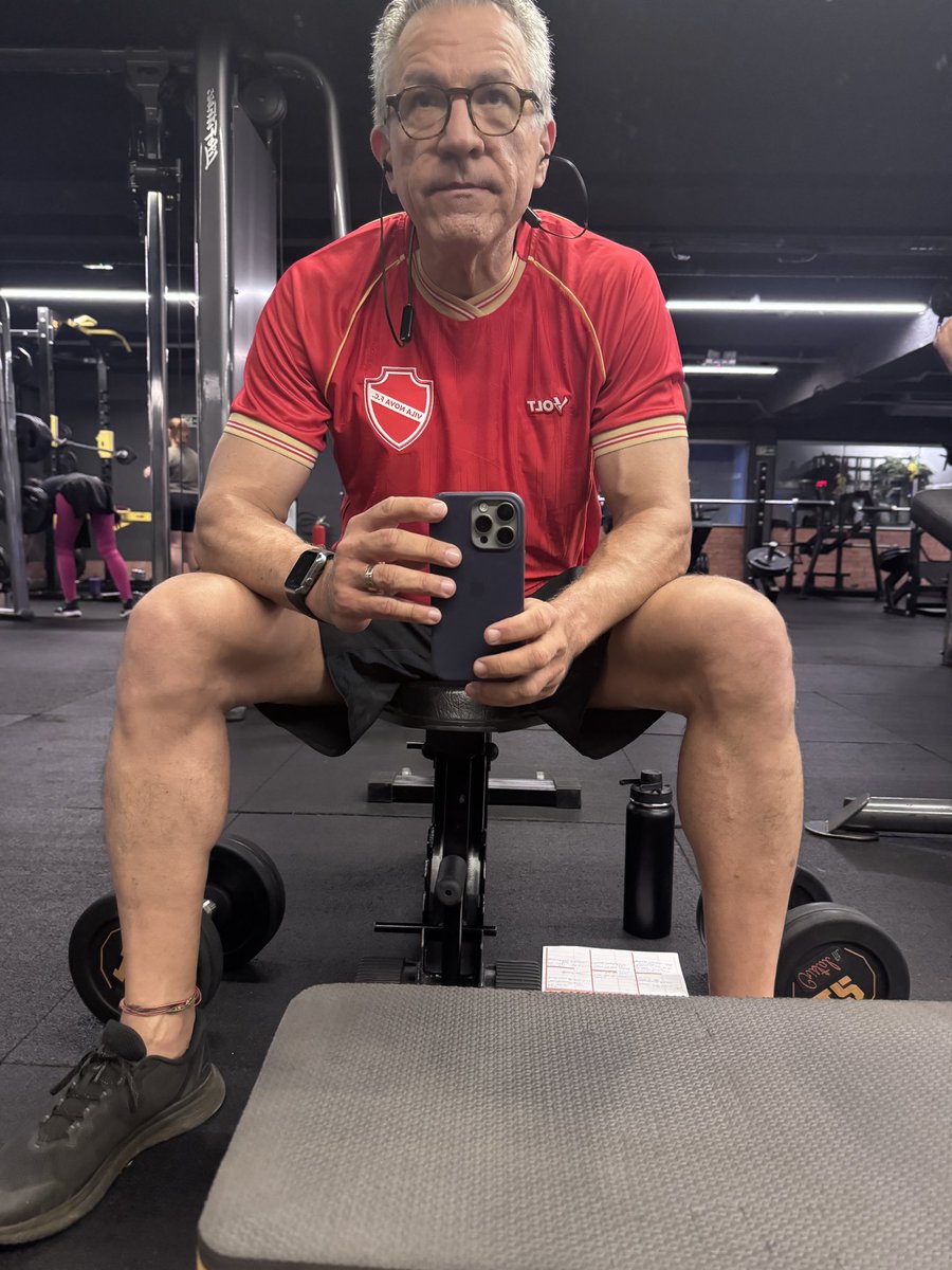 padilhando's tweet photo. 6h da manhã , já com o vermelho do Goiás. O Vila Nova acaba de conquistar o seu maior patrocínio da história com a @BYDCompany pra calar a turma que diz que o futebol acaba com o fim das Bets https://t.co/bntPUtOXwz