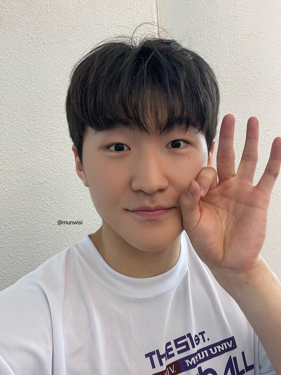 munwisi's tweet photo. 나 이날 머리 제일 귀여워함…. 뵤….

진짜 웃긴 포즈 같이많이했다… https://t.co/ilwRQZwzz3