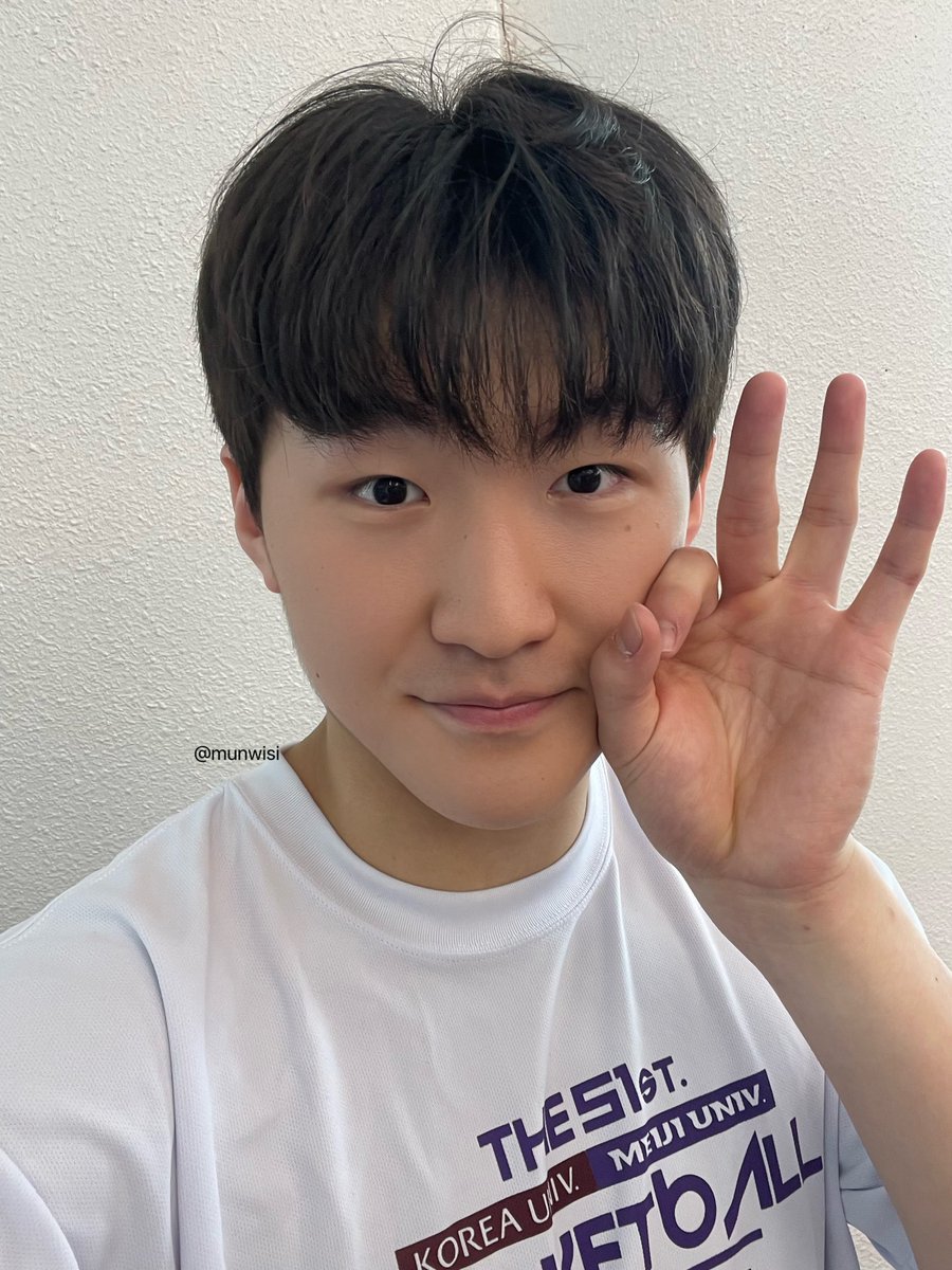 munwisi's tweet photo. 나 이날 머리 제일 귀여워함…. 뵤….

진짜 웃긴 포즈 같이많이했다… https://t.co/ilwRQZwzz3