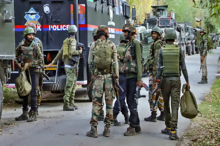 naaz_mahar's tweet photo. #Securityforces have busted a #terrorist #hideout in Nagda Nar forest area of #Handwara, #Kupwara, during a joint search #operation based on specific intelligence inputs, officials said. @bdun53 @major_madhan @vipul2777 https://t.co/vSzgdSxhHj