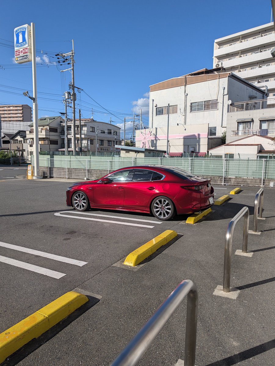 TRAZER_JP's tweet photo. MAZDA3セダン乗ってる方にシンプルに聞きたいのが、
何故セダンにしたんですか？ https://t.co/0kNKSUgR5D