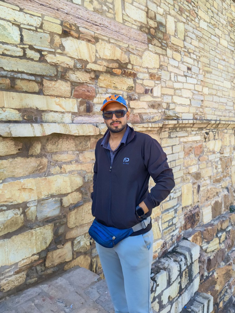 ajay_singh_hada's tweet photo. Jo me hun, use koi jaanta hi nhi.. jo sab jaante h, wo me hun hi nhi 🧿

#everyone #travelindia #rajasthantourism #vibe #dailyvlogs #photography #trend https://t.co/jwN9No1mKq