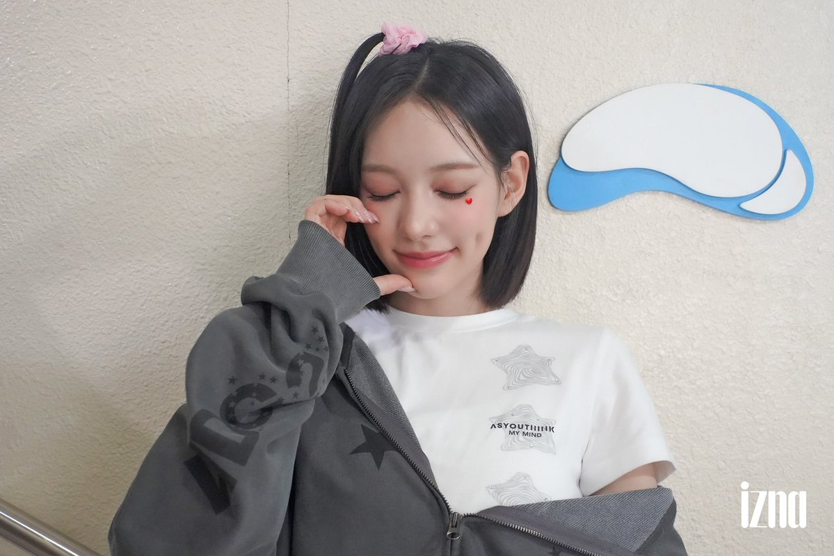 rsrpics's tweet photo. [261008] 📸🐶 #유사랑 

izna Concert Tour: WHO DAT GIRL? in SEOUL Behind Photo https://t.co/oBwiDaTIDq