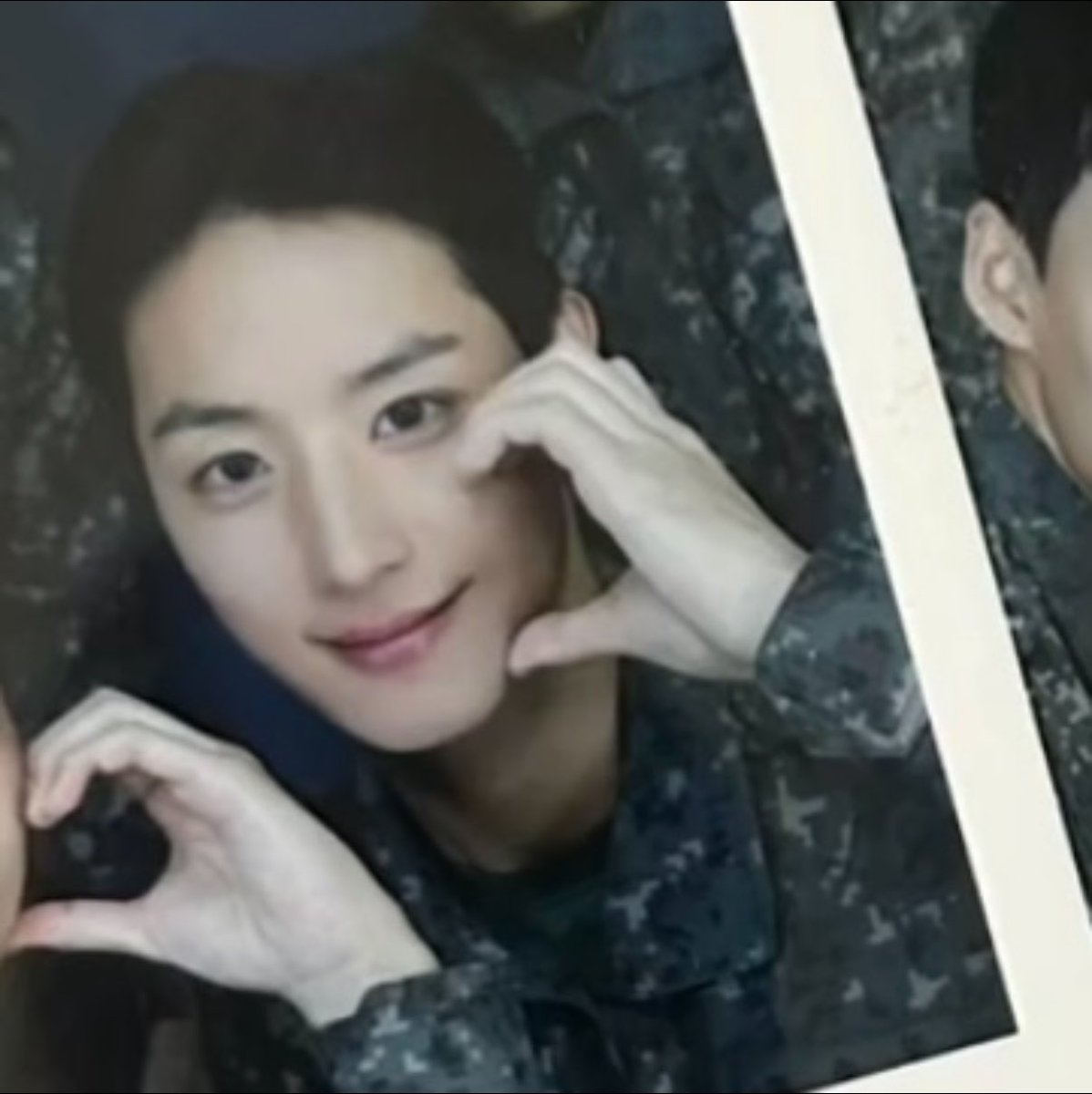 aesclxea's tweet photo. 군인오빵 https://t.co/8hZgWjh1pd