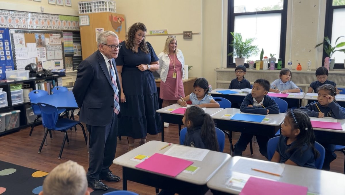 OhioEPA's tweet photo. @Local12 - thank you for hanging out with us last week when we stopped by #HolyFamilySchool in #Cincinnati with @GovMikeDeWine to talk about @H2Ohio and all the amazing work regarding lead service line replacements!

https://t.co/DO0uvFGGgO https://t.co/4v3LTQi49X