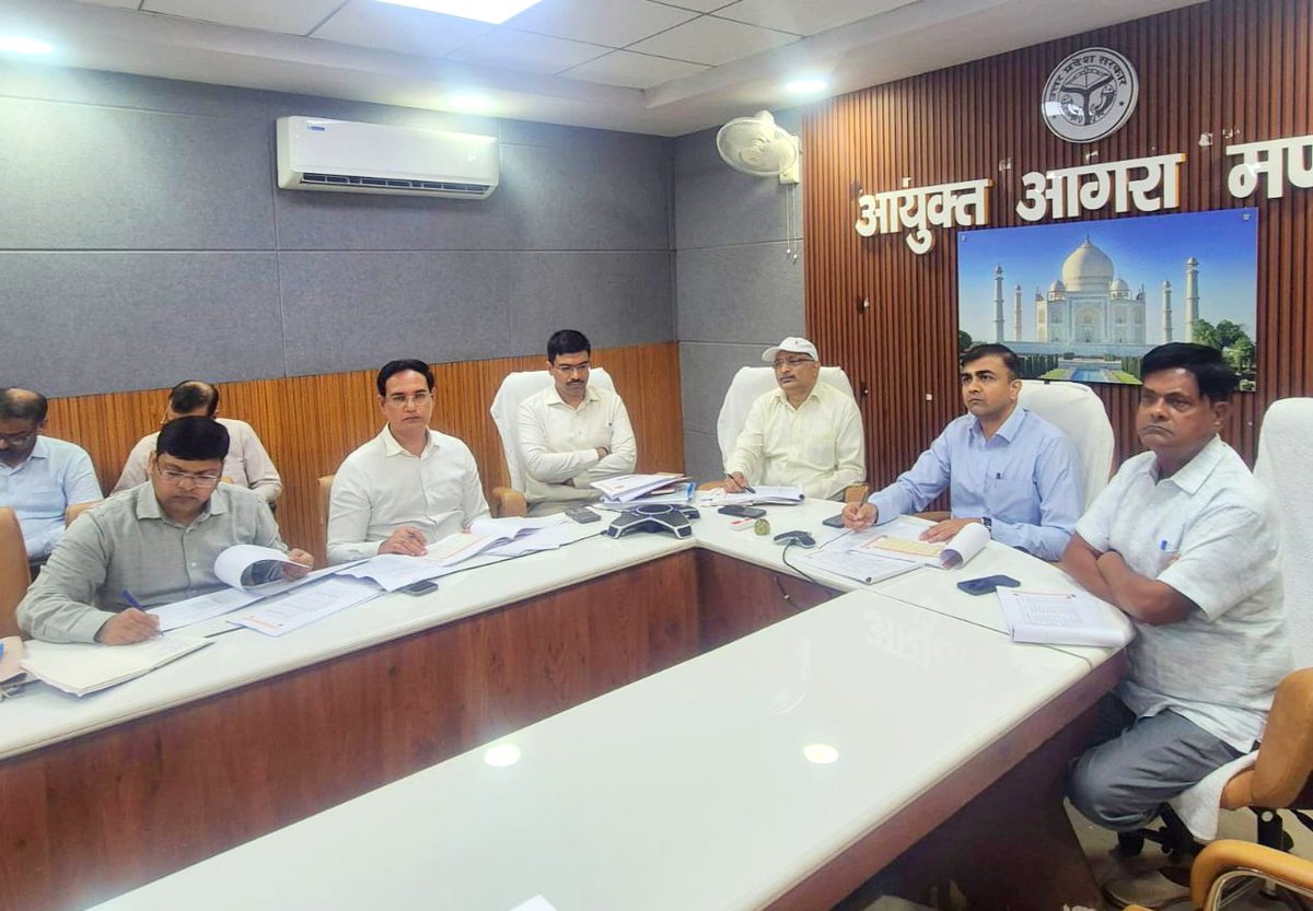CommissionerAgr's tweet photo. उत्तर प्रदेश विधान परिषद द्विवार्षिक निर्वाचन-2026 के अंतर्गत आगरा खण्ड शिक्षक/स्नातक, सकुशल संपन्न कराये जाने हेतु मंडलायुक्त/रिटर्निंग ऑफिसर एवं चुनाव आयोग द्वारा नामित प्रेक्षक द्वय की अध्यक्षता में समीक्षा बैठक सम्पन्न. https://t.co/YsDbIO6SIw