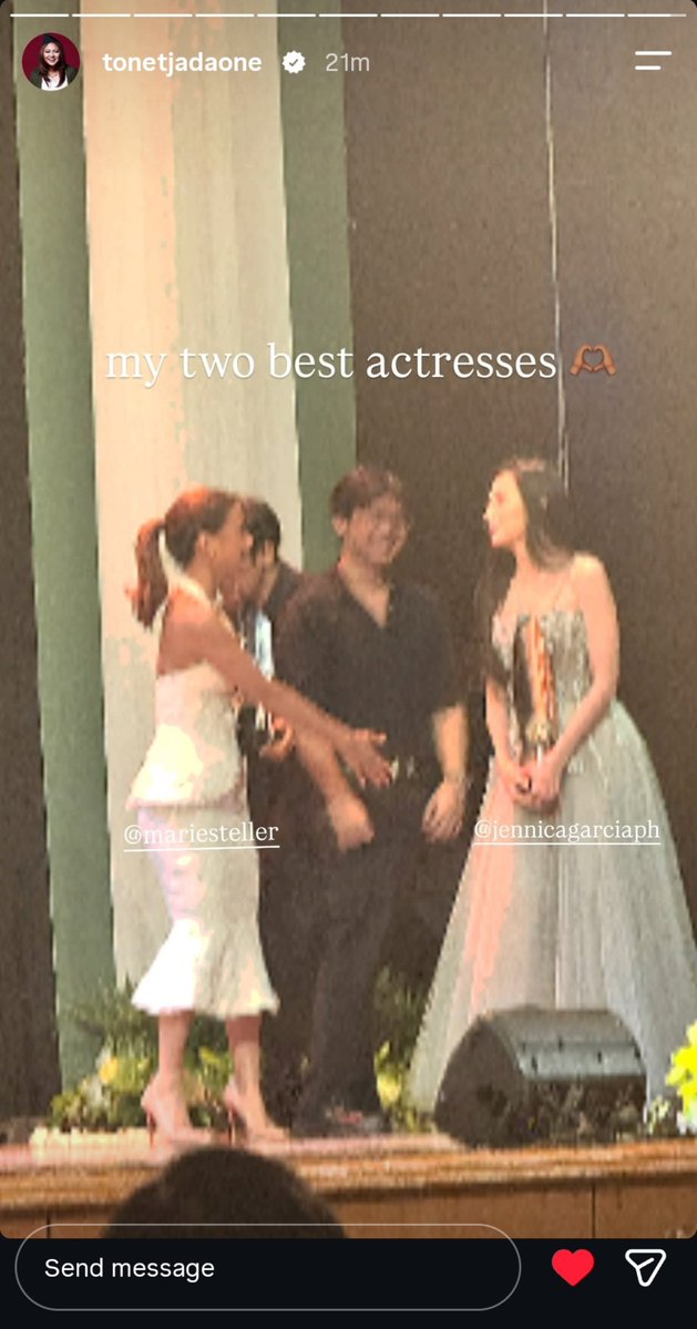 mukbasuke's tweet photo. Direk Antoinette Jadaone and her two best actresses, Jennica Garcia and Maris Racal 🥹👏👏👏 https://t.co/iXG1fxme1f